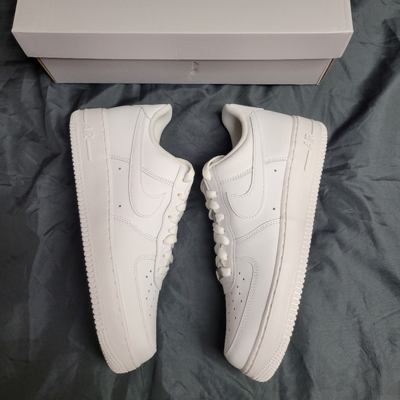 Brand new ds nike air force 1 low all white size 9 men's. - Picture 1 of 9